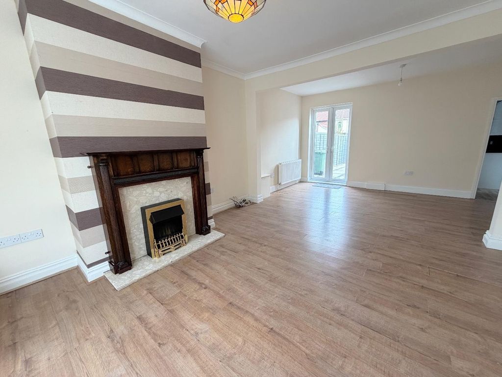 Property photo 2 of 12 Lounge