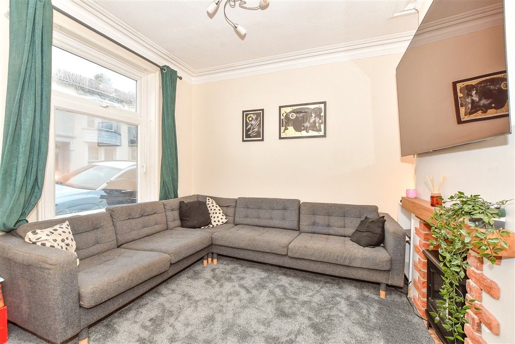 Property photo 2 of 9 Lounge