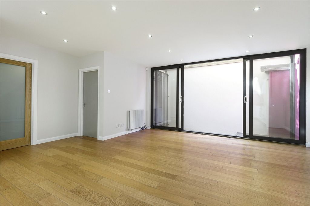 Property photo 3 of 9 Picture No. 01