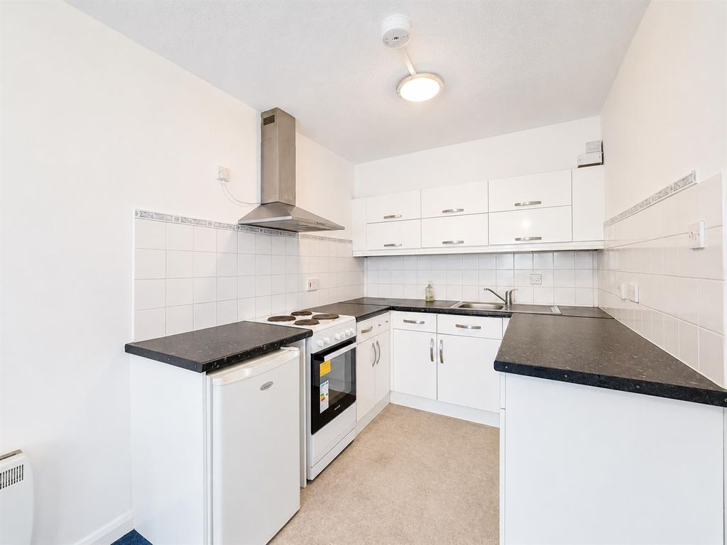 Property photo 2 of 6 Kitchen