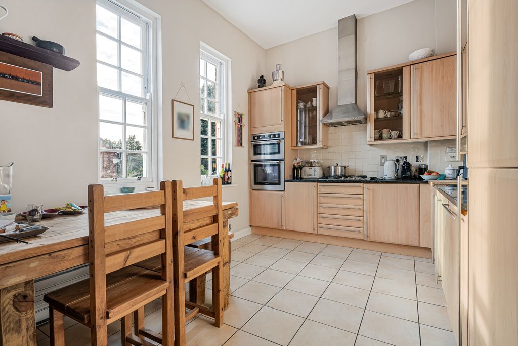 Property photo 3 of 6 Photo 5