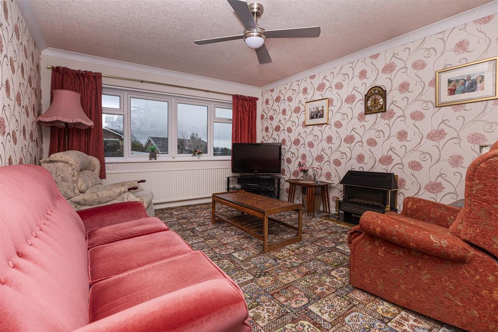 Property photo 2 of 29