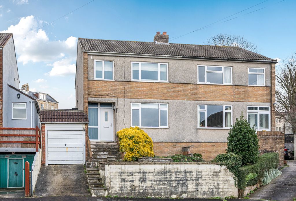 Property photo 1 of 16 1385967-1-6929c38...