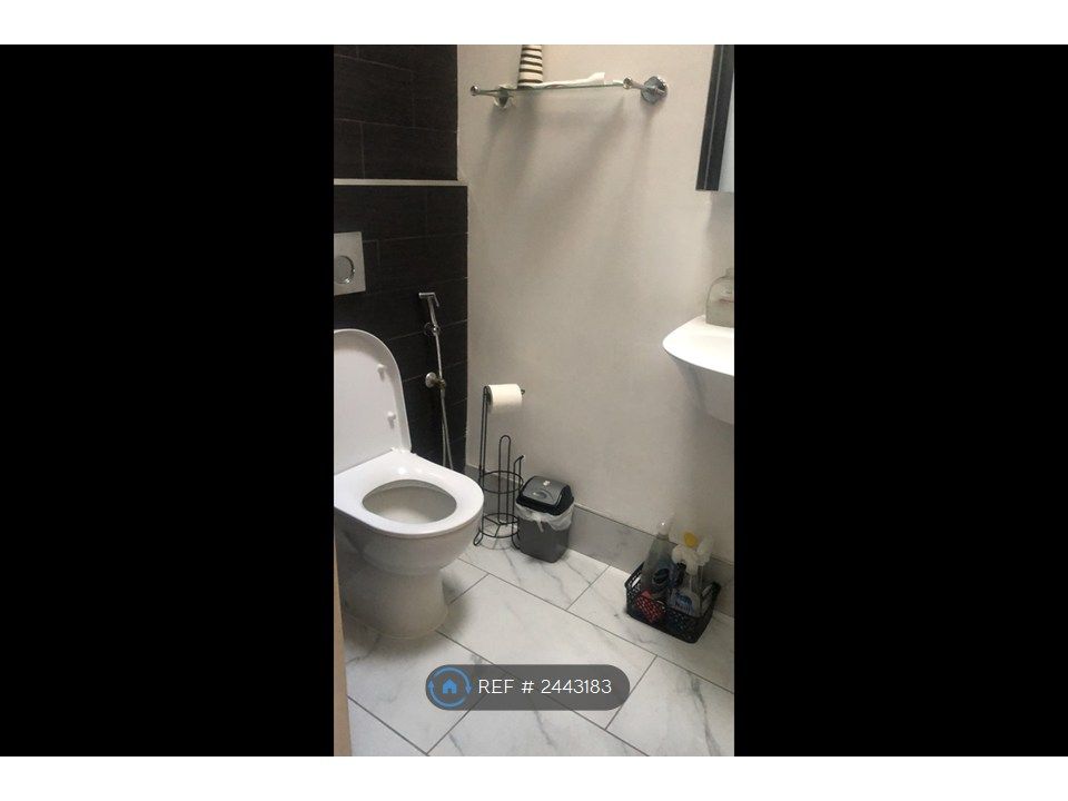 Property photo 3 of 7 Shared Toilet