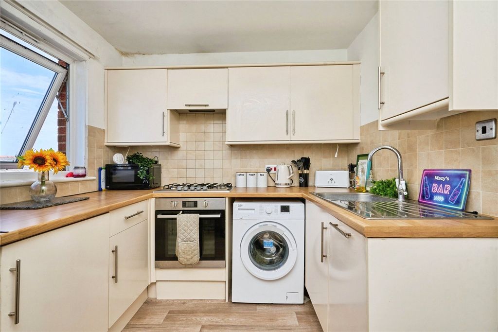 Property photo 3 of 12 Picture No. 11