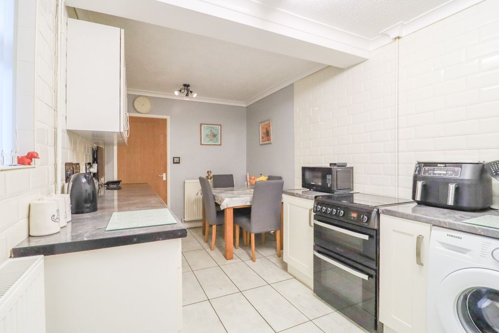 Property photo 3 of 22 4706856