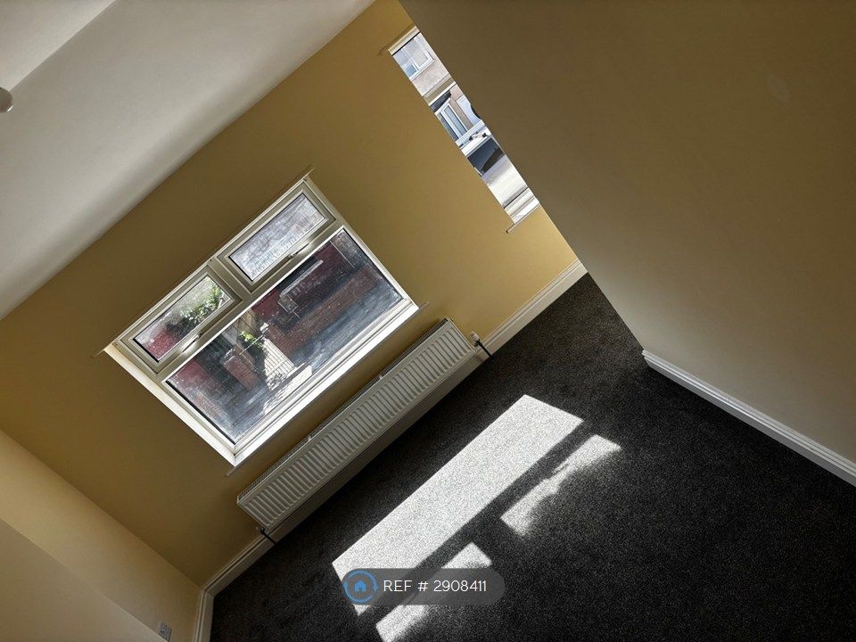 Property photo 2 of 12 Bedroom 1