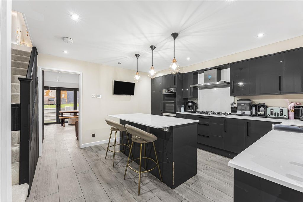 Property photo 2 of 25 2