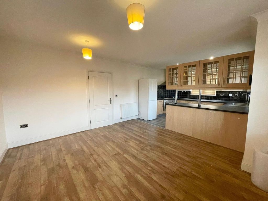 Property photo 3 of 8 Picture No. 06