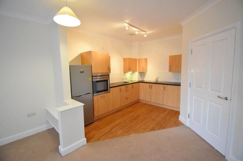 Property photo 3 of 11 Kitchen