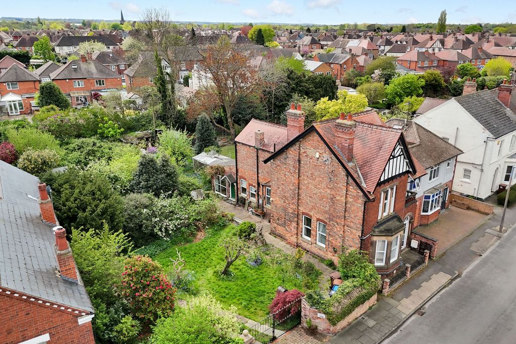 Property photo 2 of 25