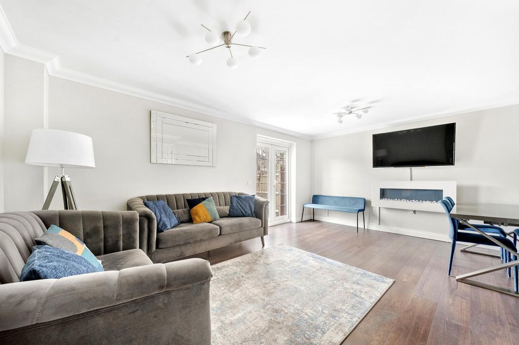 Property photo 1 of 26 Living Room