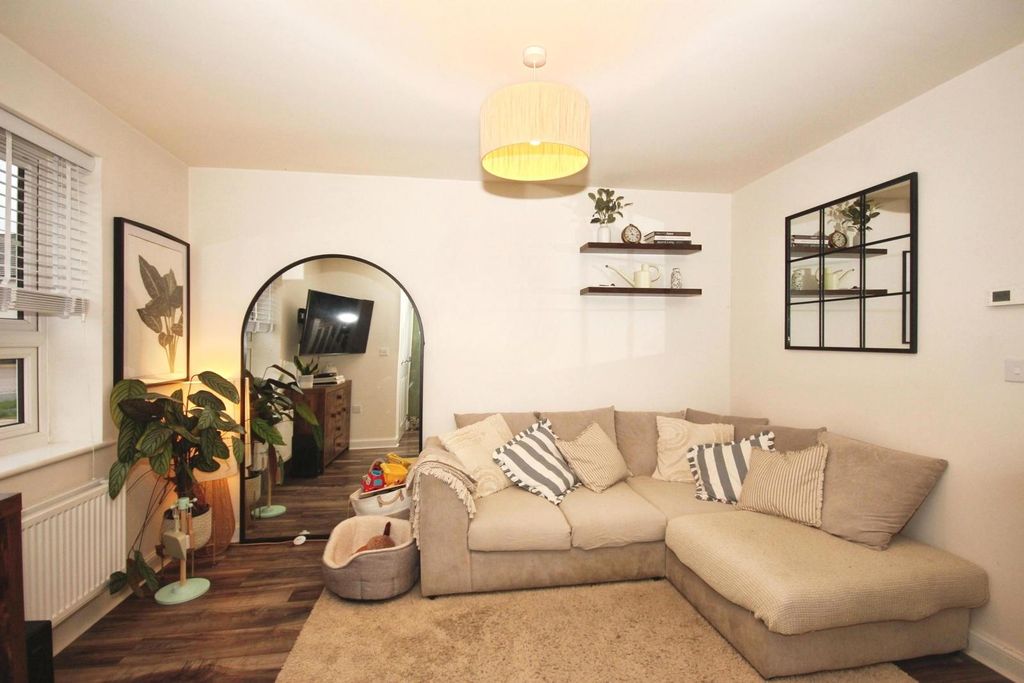 Property photo 2 of 17 Pbox-Img.Jpg