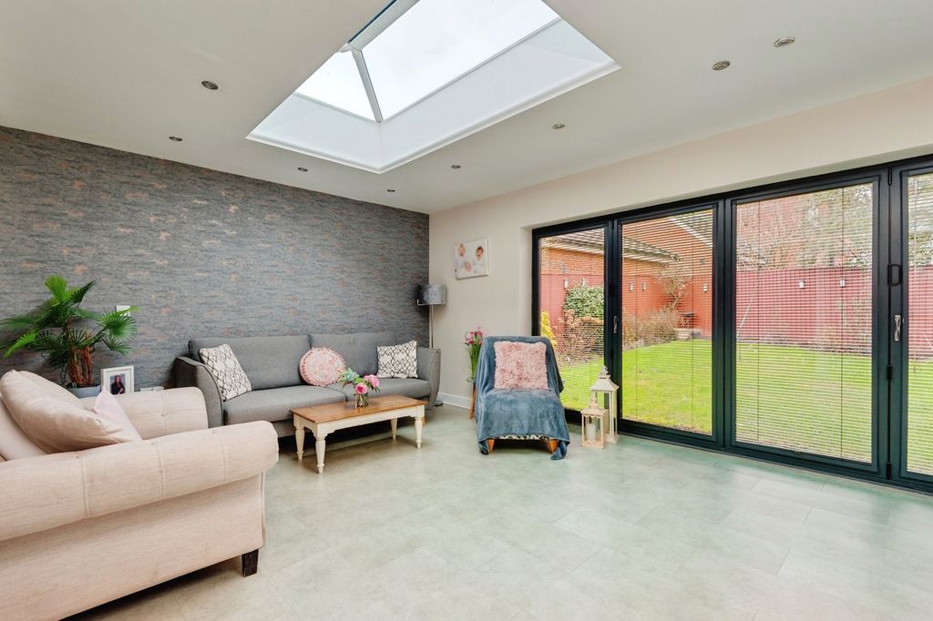 Property photo 2 of 20 Pbox-Img.Jpg