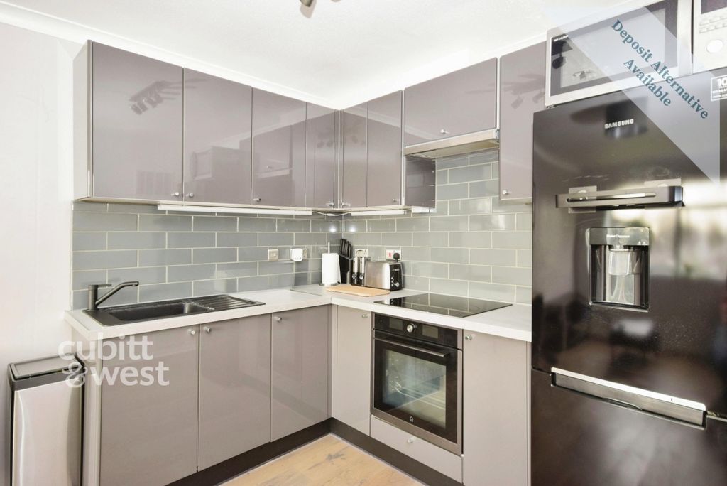 Property photo 2 of 11 Kitchen