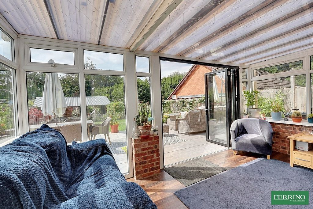 Property photo 3 of 27 Conservatory