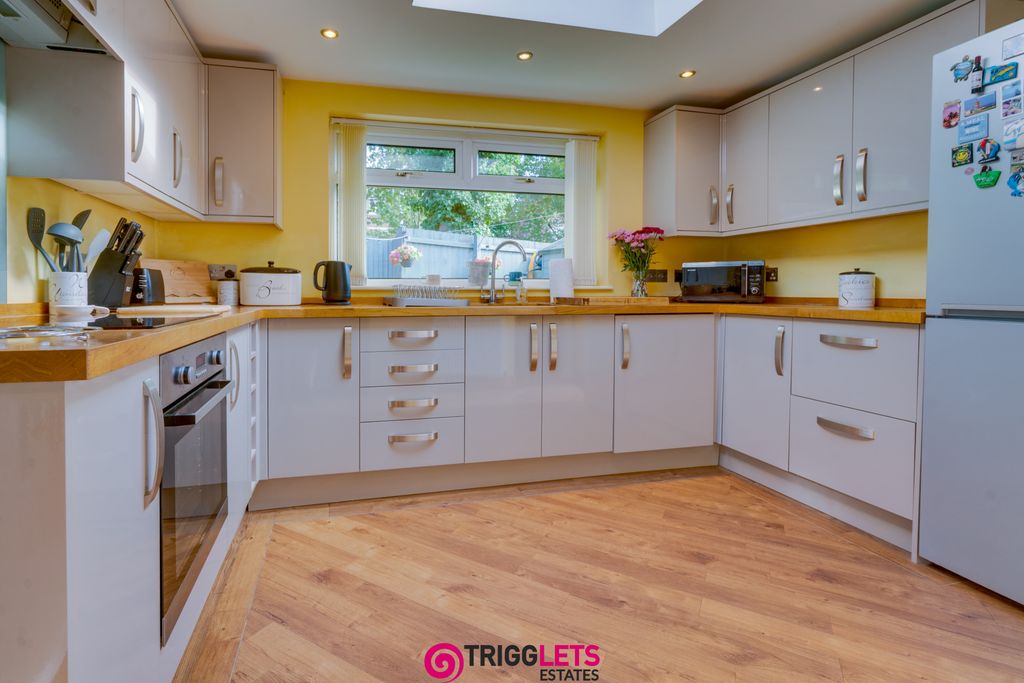 Property photo 2 of 22