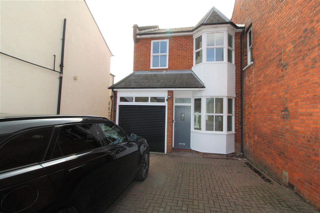 Property photo 1 of 11 External