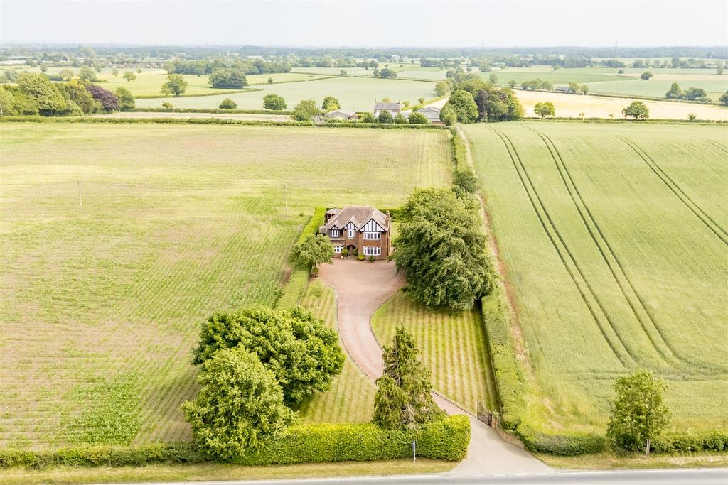 Property photo 2 of 53 Highthorn_Externals_20.Jpg