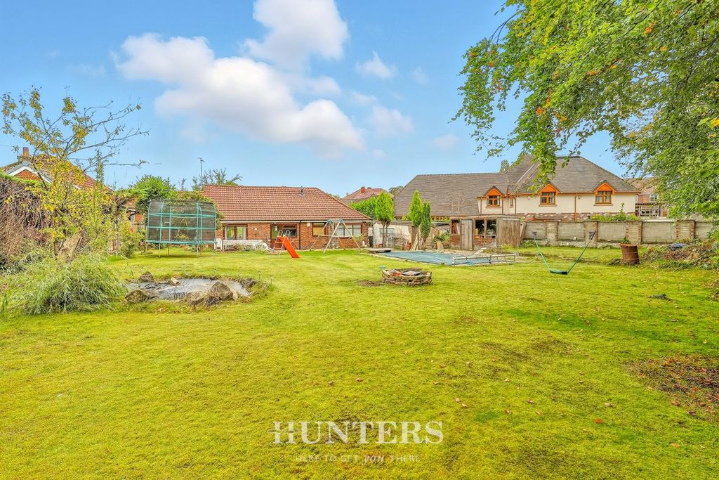 Property photo 2 of 19 Elleray Road (20).Jpg