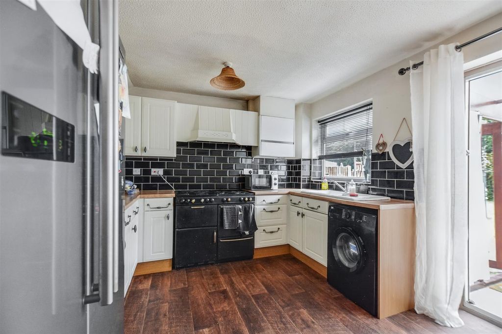 Property photo 3 of 17 Kitchen Diner