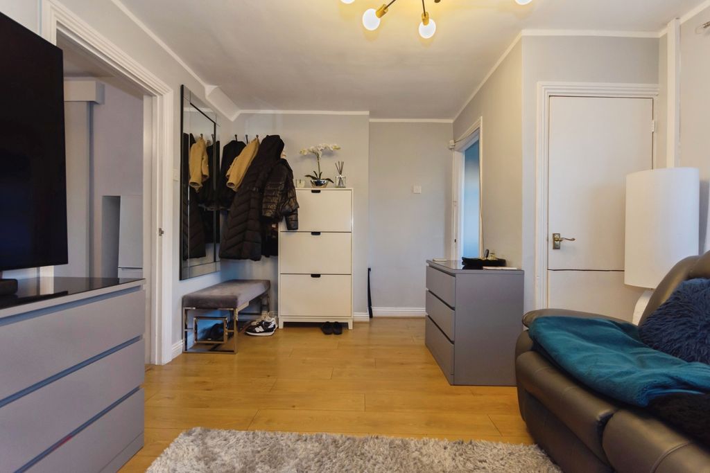 Property photo 3 of 18 Pbox-Img.Jpg