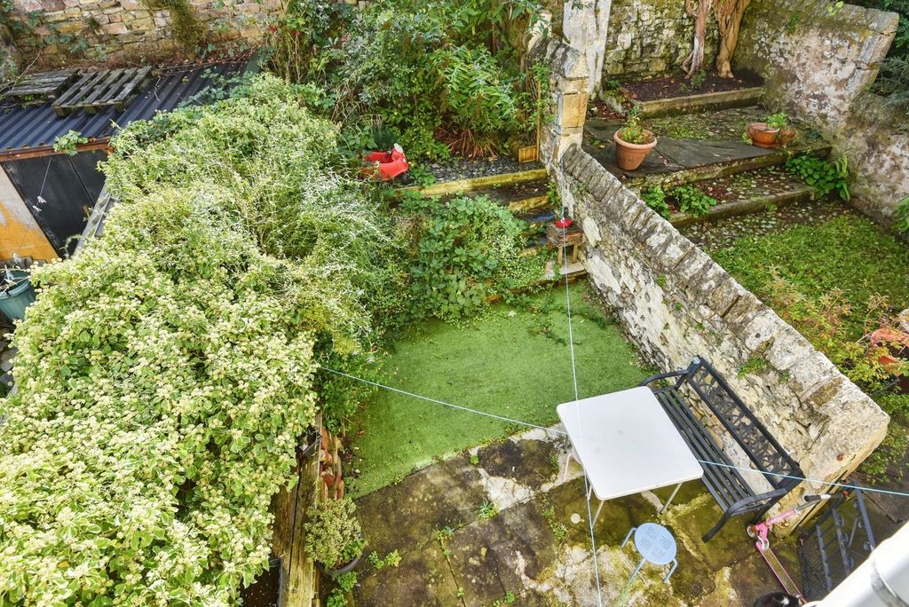 Property photo 3 of 20 Garden View