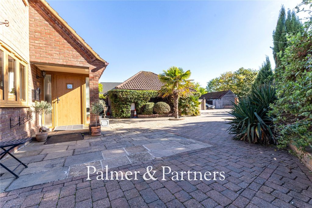 Property photo 1 of 63 Picture No. 43
