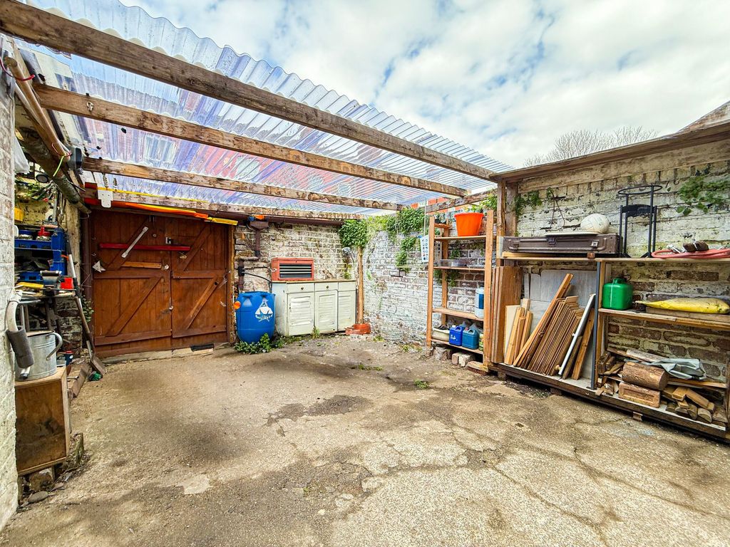 Property photo 3 of 17