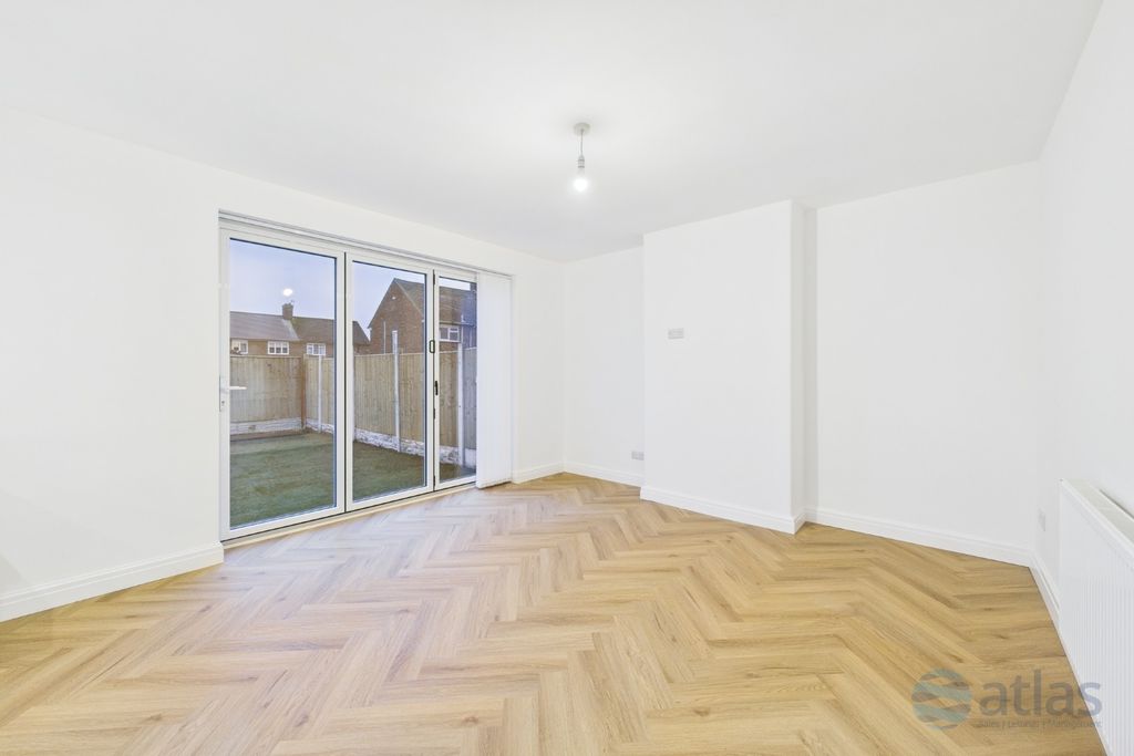 Property photo 3 of 18 Dining Area