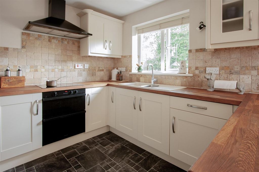 Property photo 3 of 24 Kitchen
