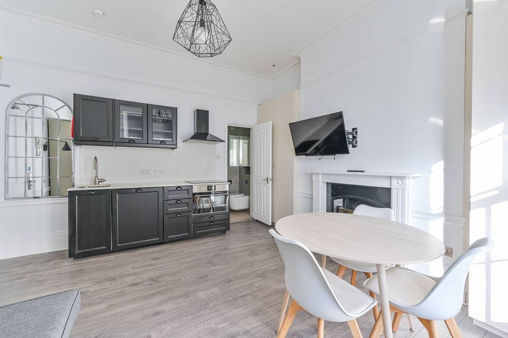 Property photo 3 of 4