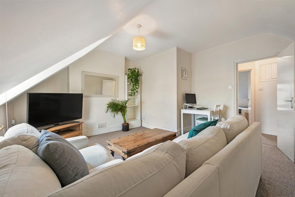 Property photo 2 of 11 984290B8-9461-4007-8A71-F1Ba23A77Ff7-2000.Jpg