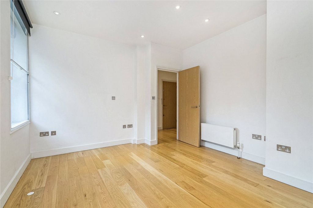 Property photo 3 of 10 Berwick St