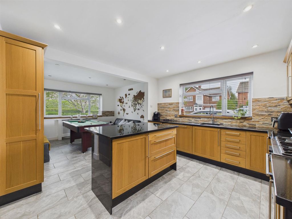 Property photo 3 of 30 Cam03972G0-Pr0142-Still012.Jpg