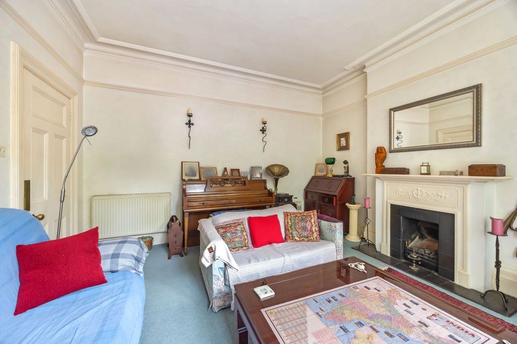 Additional image 7 of 6 bed semi-detached house for salePaddockhall Road, Haywards Heath RH16