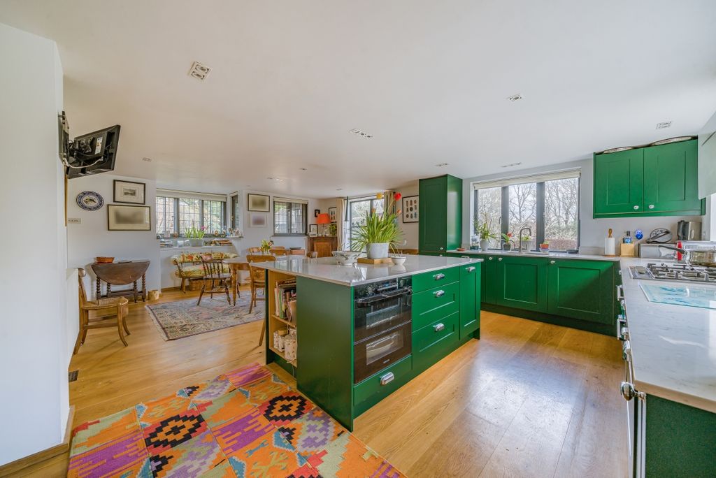 Property photo 3 of 23