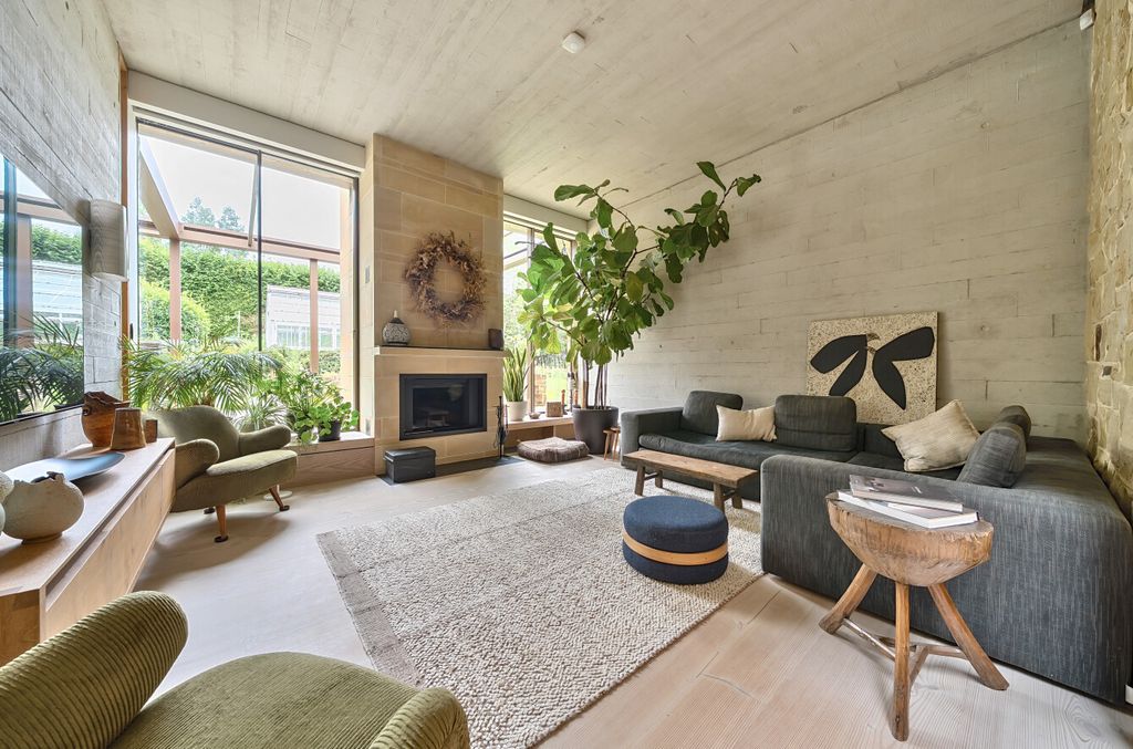 Property photo 2 of 27 1313947-21-685Ae6...