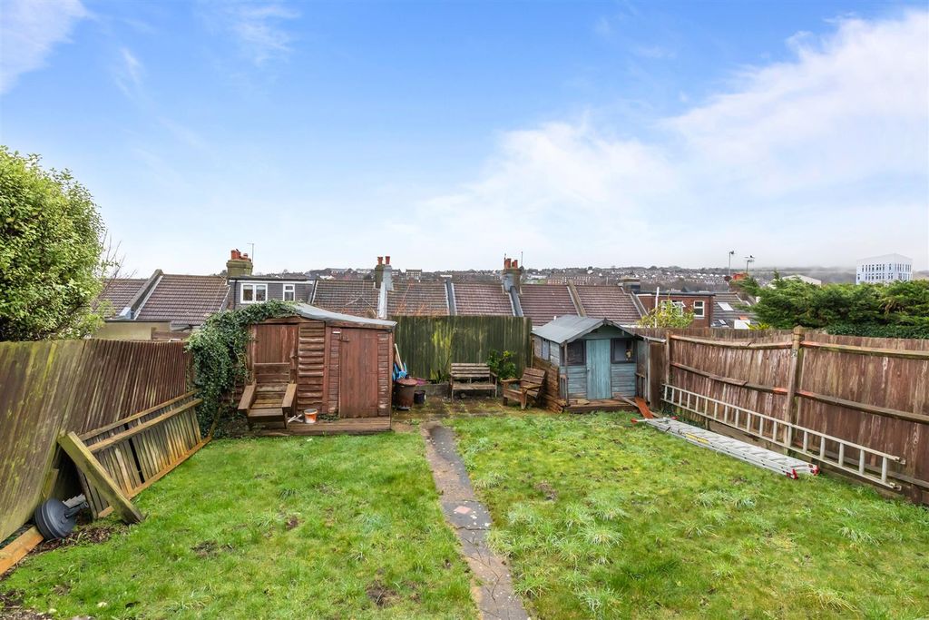 Property photo 3 of 10 Mafeking Road-11.Jpg