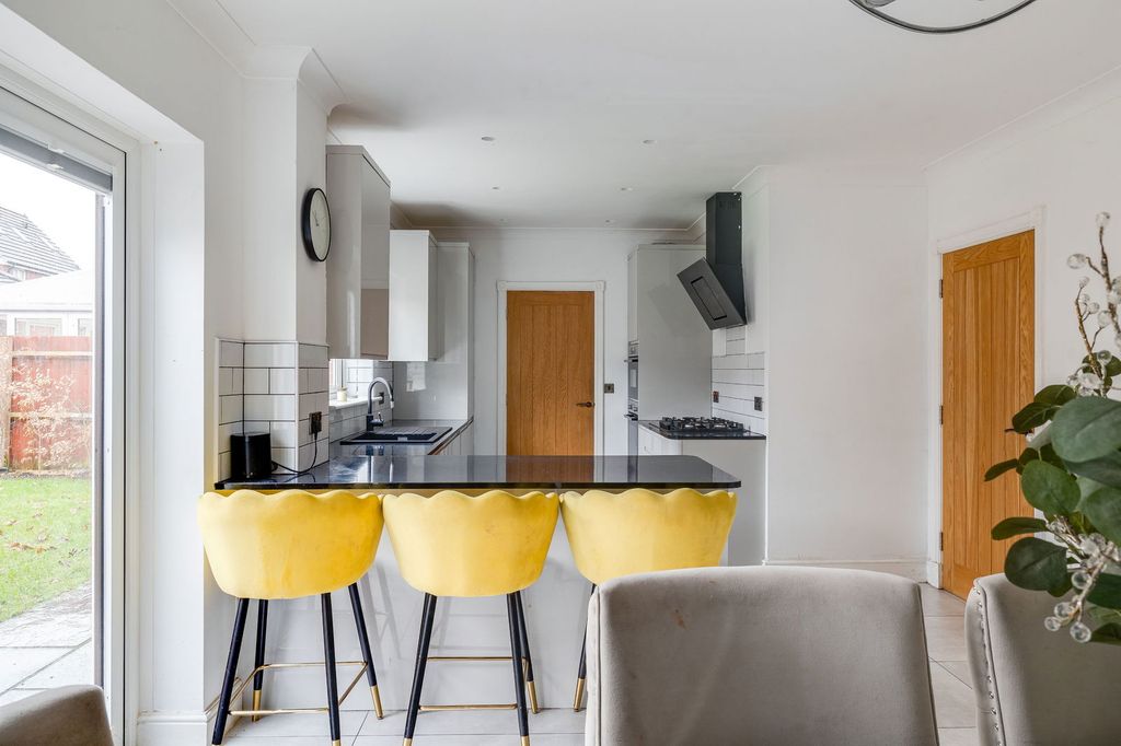 Property photo 2 of 32