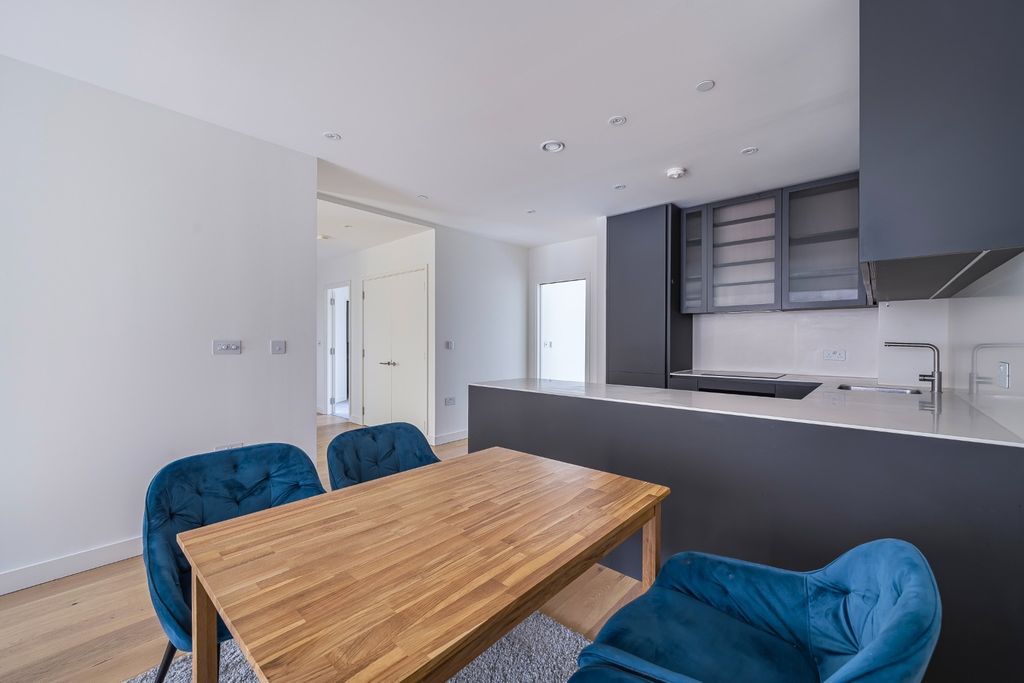 Property photo 3 of 21 4371512
