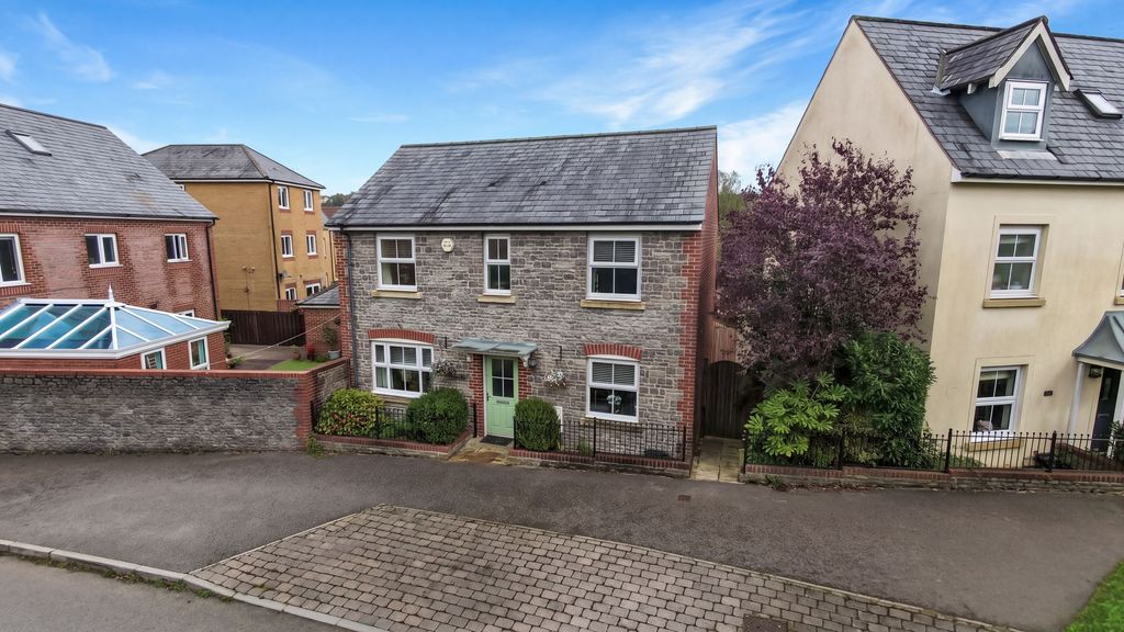 Property photo 1 of 33