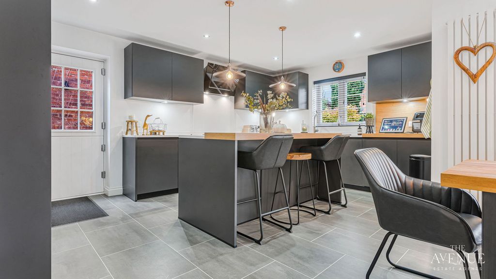 Property photo 3 of 29