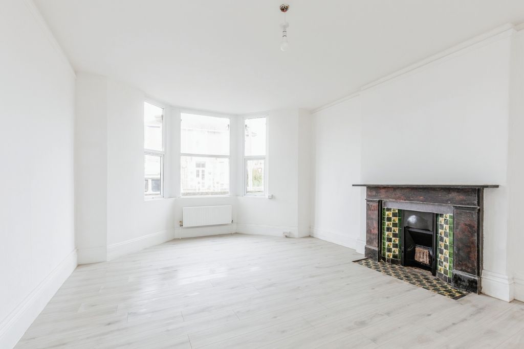 Property photo 2 of 8 Lounge