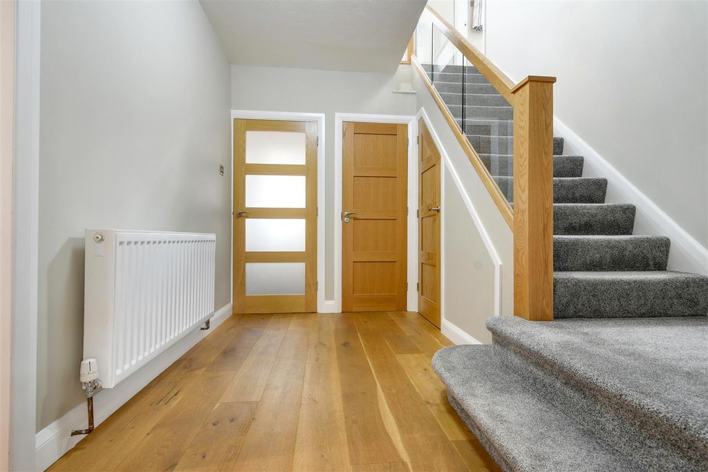 Property photo 3 of 32 Entrance