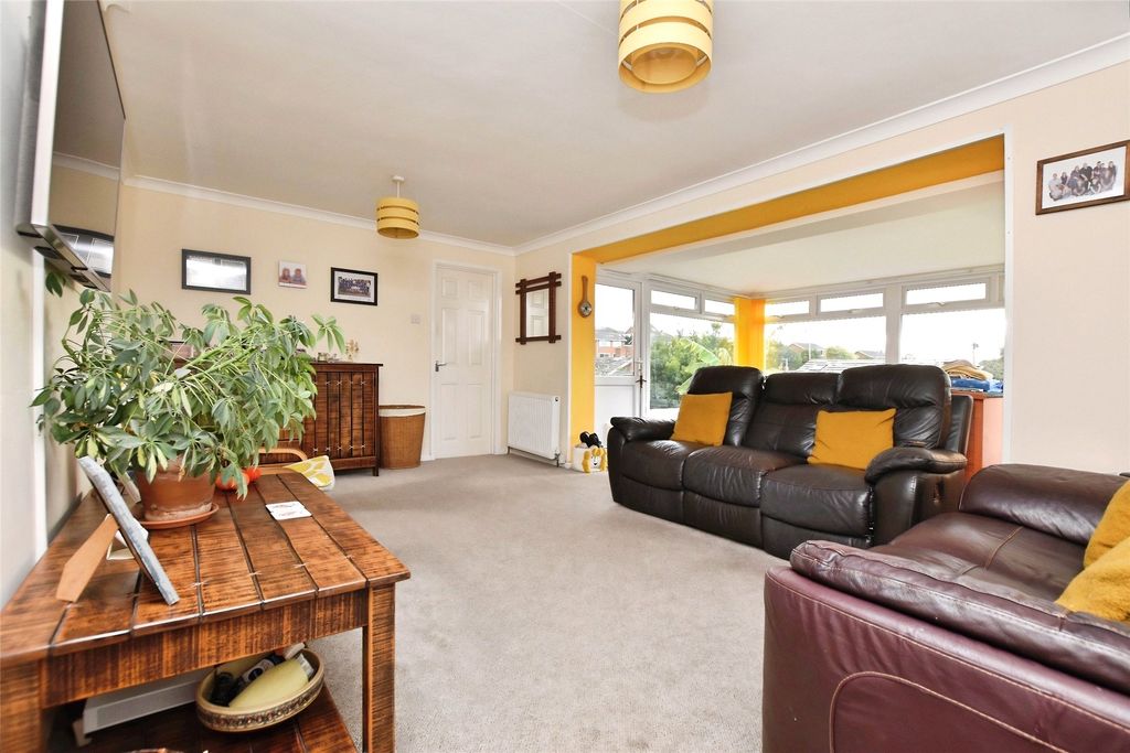 Property photo 2 of 20 2 - Lounge