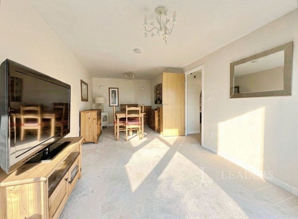 Property photo 3 of 8 Pbox-Img.Jpg