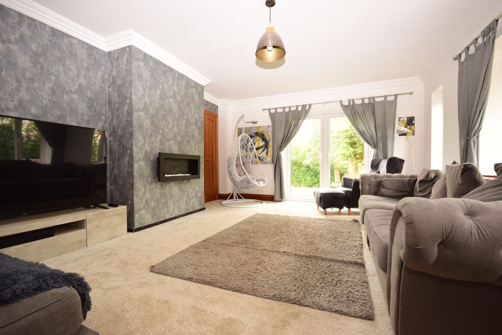 Property photo 2 of 27 Lounge