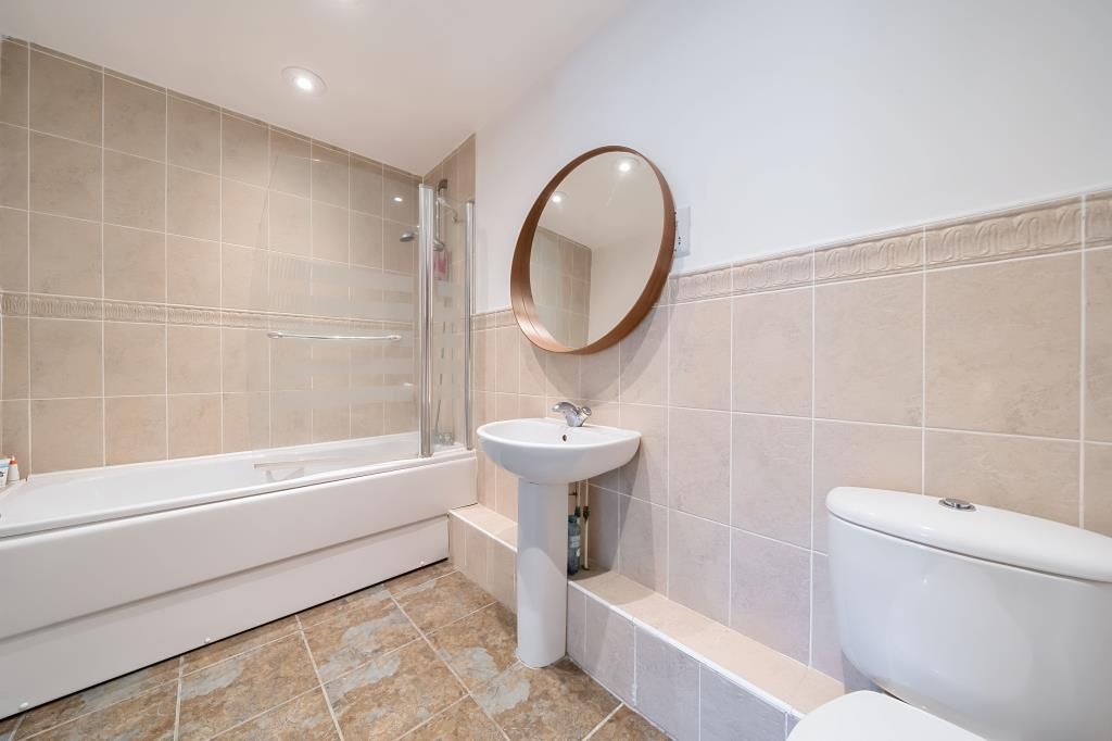 Property photo 3 of 10 Bathroom