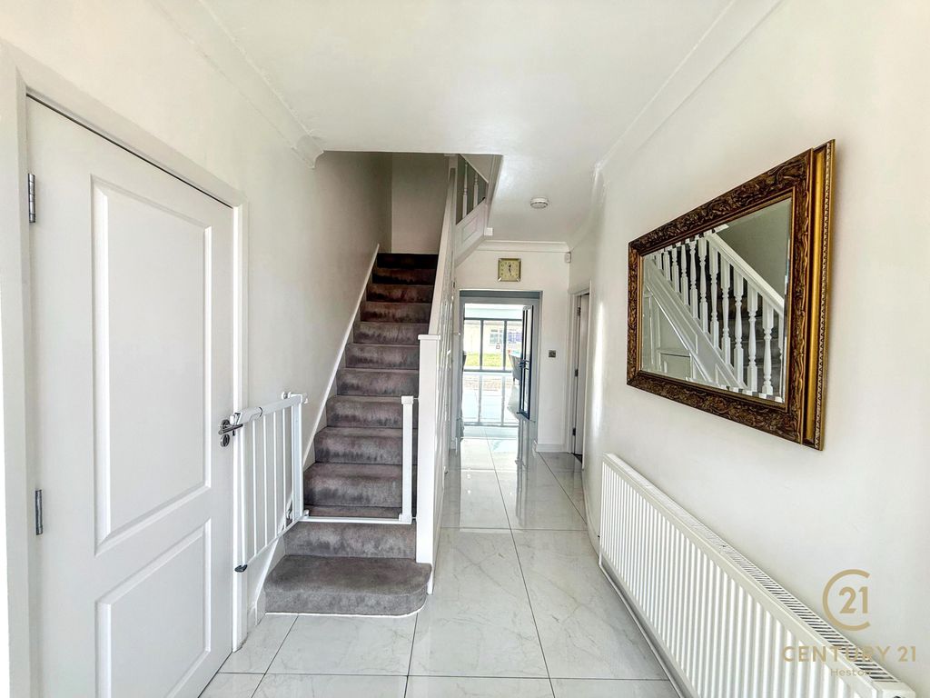 Property photo 2 of 30